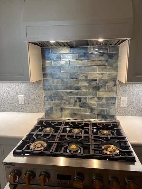 GLASS-BACKSPLASH